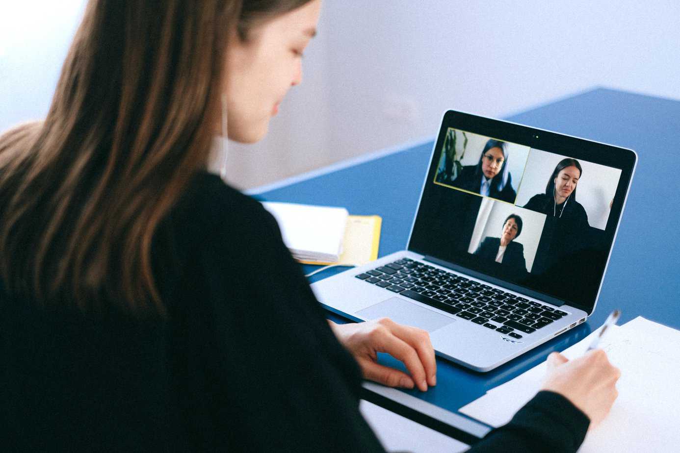 Virtual family counseling session